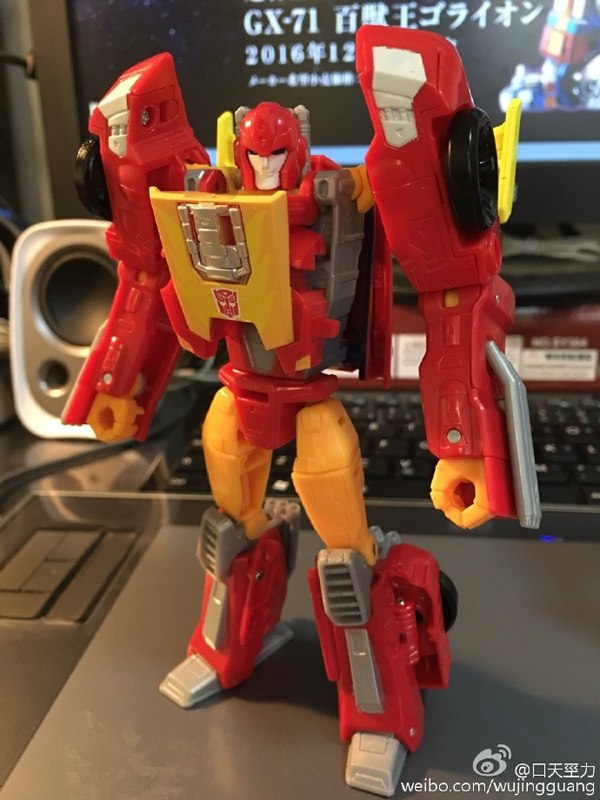 New In Hand Images Of Titans Return Deluxe Autobot Hot Rod And Twinferno  (4 of 10)